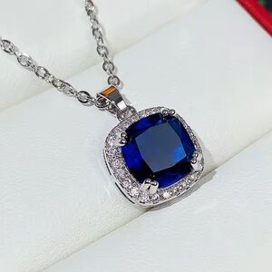 Elegant Blue Pendant Necklace